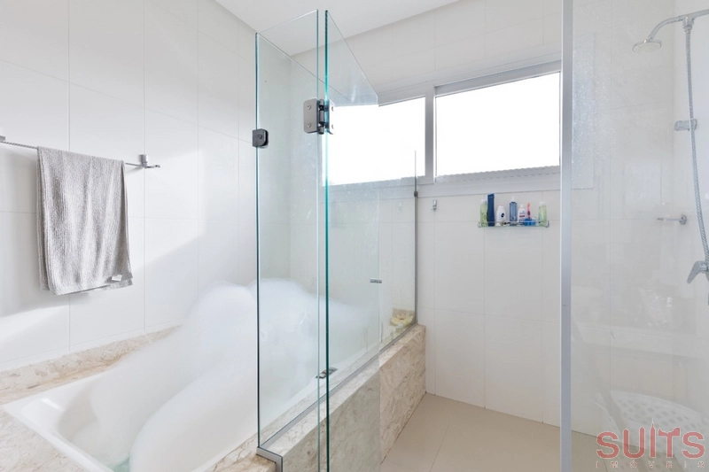 Lindo sobrado à venda no condomínio Enseada: 23ª foto da galeria de imagens do imóvel