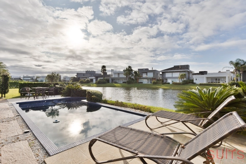 Lindo sobrado à venda no condomínio Enseada: 34ª foto da galeria de imagens do imóvel