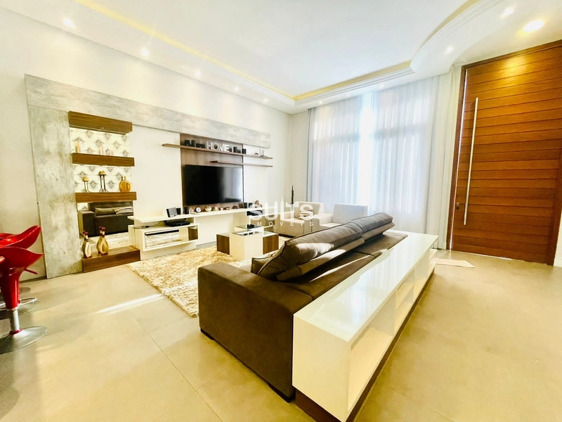 Excelente casa à venda no centro da praia de Xangri-Lá: 4ª foto da galeria de imagens do imóvel