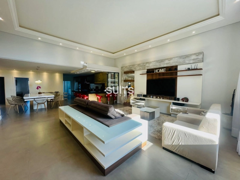 Excelente casa à venda no centro da praia de Xangri-Lá: 2ª foto da galeria de imagens do imóvel