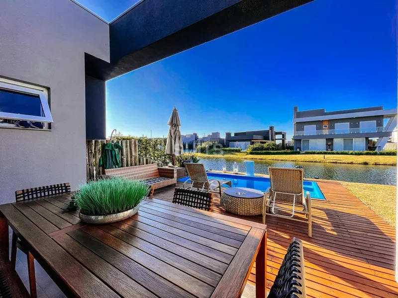 Incrível casa beira lago no condomínio Riviera: 26ª foto da galeria de imagens do imóvel