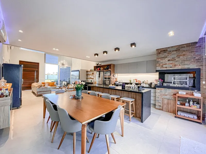 Incrível casa beira lago no condomínio Riviera: 22ª foto da galeria de imagens do imóvel