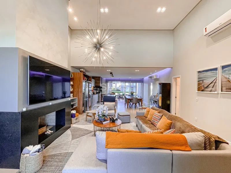 Incrível casa beira lago no condomínio Riviera: 8ª foto da galeria de imagens do imóvel