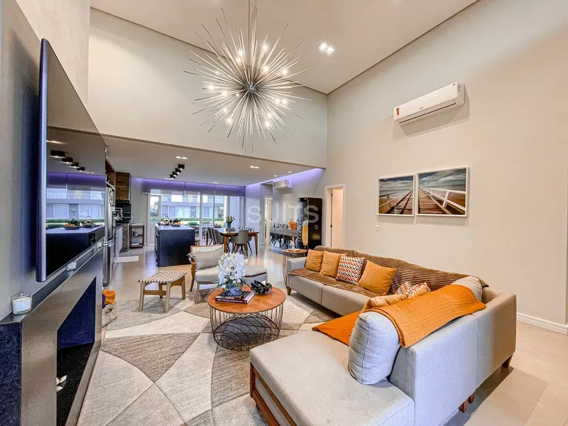 Incrível casa beira lago no condomínio Riviera: 7ª foto da galeria de imagens do imóvel