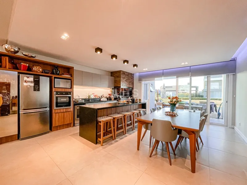 Incrível casa beira lago no condomínio Riviera: 16ª foto da galeria de imagens do imóvel