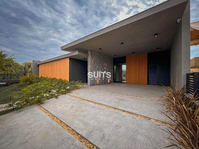 Belíssima casa à venda em Atlântida: 2ª foto da galeria de imagens do imóvel