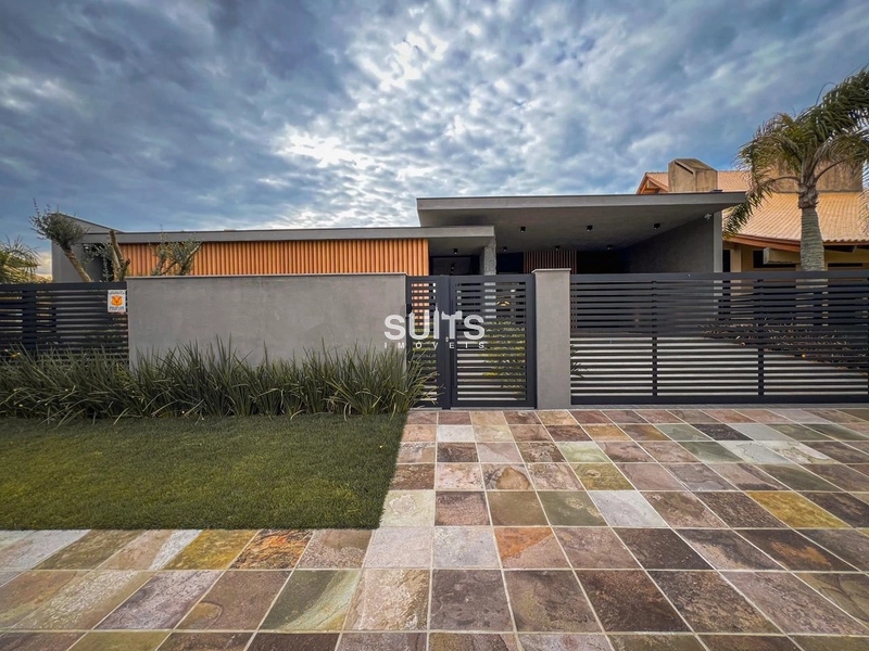 Belíssima casa à venda em Atlântida: 3ª foto da galeria de imagens do imóvel