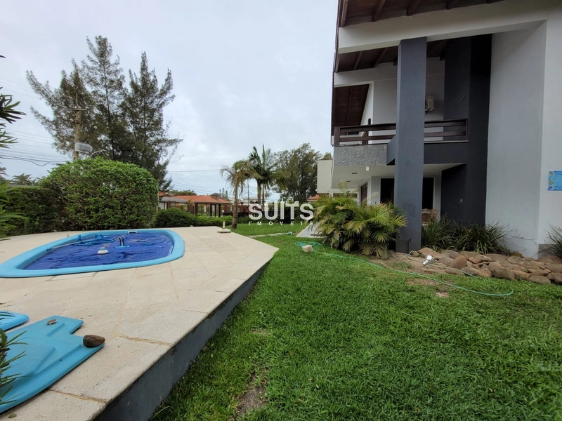 Excelente sobrado à venda em Atlântida: 1ª foto da galeria de imagens do imóvel