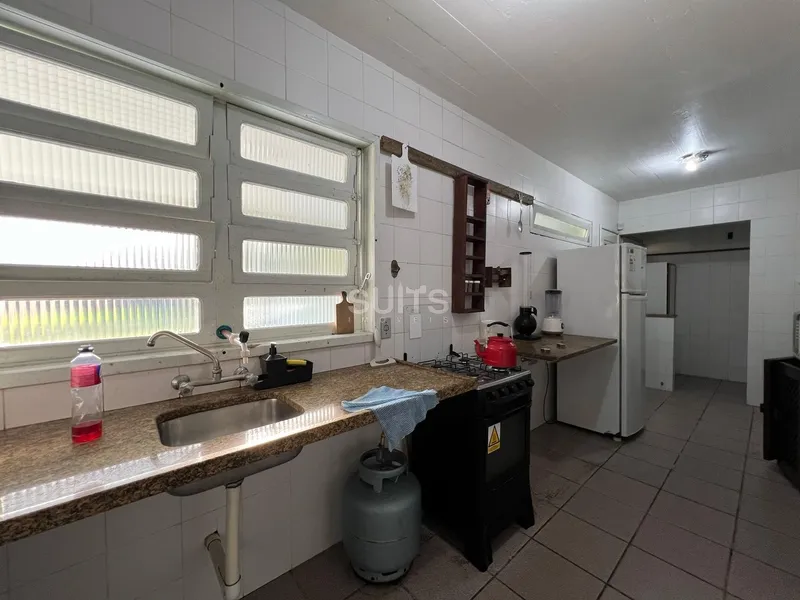 Oportunidade de negócio a uma quadra do mar, sobrado em 2 terrenos!: 12ª foto da galeria de imagens do imóvel