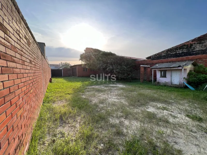 Oportunidade de negócio a uma quadra do mar, sobrado em 2 terrenos!: 4ª foto da galeria de imagens do imóvel