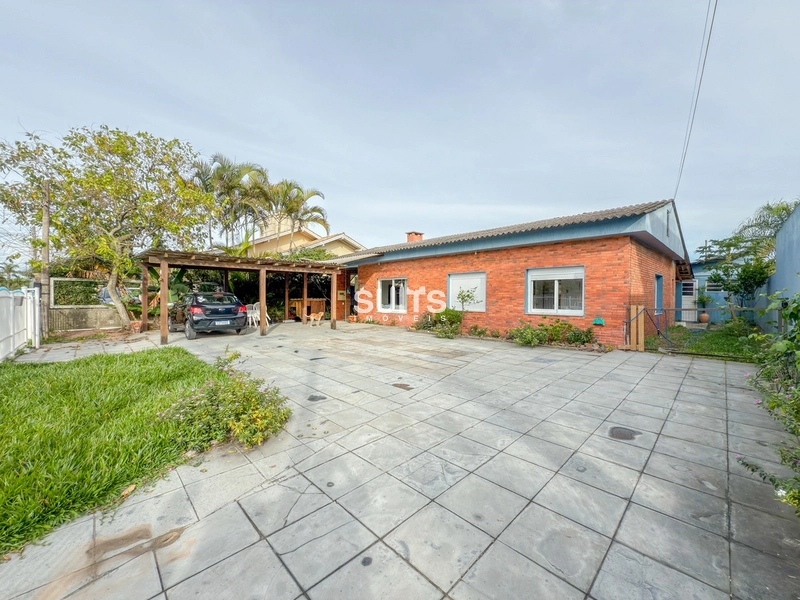 Excelente casa à venda na praia de Atlântida em Xangri-lá: 1ª foto da galeria de imagens do imóvel