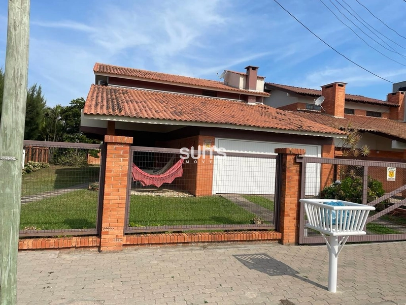 Excelente sobrado à poucos metros do mar no Centro de Xangri-Lá: 1ª foto da galeria de imagens do imóvel