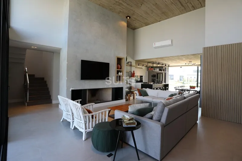 Sobrado beira lago á venda no Condomínio Riviera: 3ª foto da galeria de imagens do imóvel