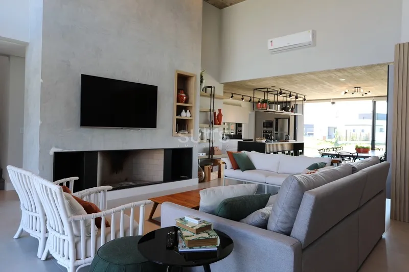 Sobrado beira lago á venda no Condomínio Riviera: 4ª foto da galeria de imagens do imóvel