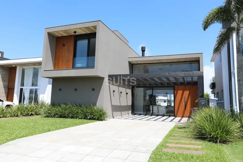 Sobrado beira lago á venda no Condomínio Riviera: 2ª foto da galeria de imagens do imóvel