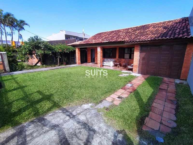 Excelente casa no centro de Xangri-Lá: 2ª foto da galeria de imagens do imóvel