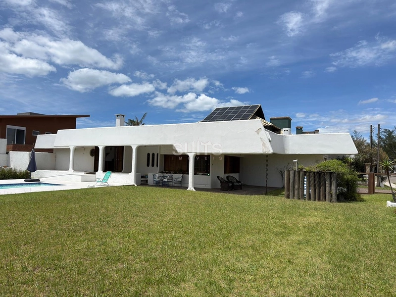 Excelente casa à venda na Praia de Atlântida em Xangri-Lá: 1ª foto da galeria de imagens do imóvel