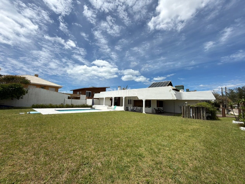 Excelente casa à venda na Praia de Atlântida em Xangri-Lá: 4ª foto da galeria de imagens do imóvel