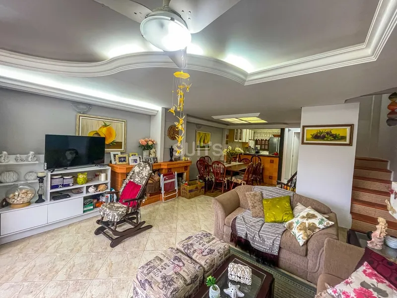 Excelente Triplex com vista para o mar no centro de Atlântida: 4ª foto da galeria de imagens do imóvel