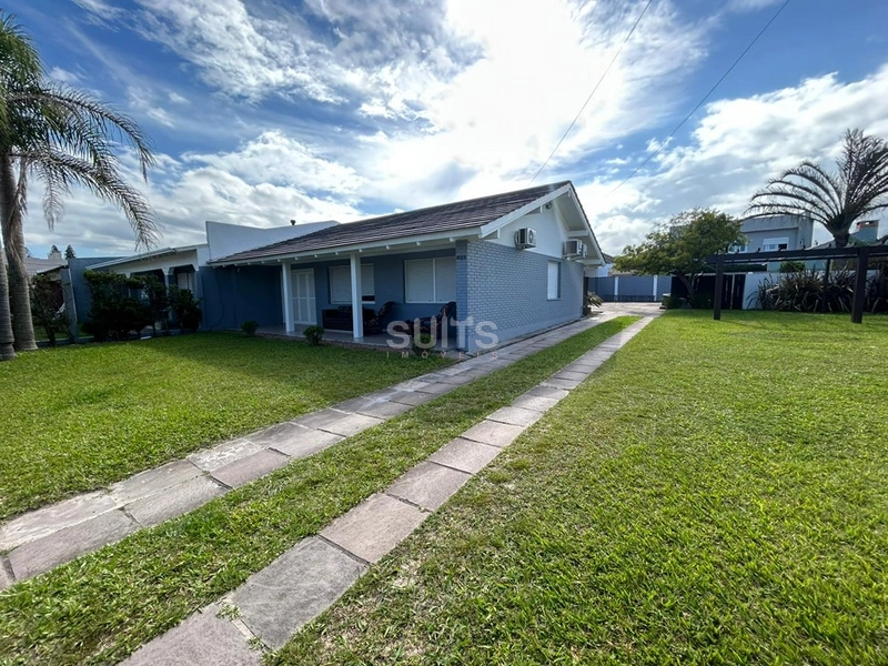 Excelente casa com 02 terrenos no centro da praia de Xangri-Lá: 1ª foto da galeria de imagens do imóvel