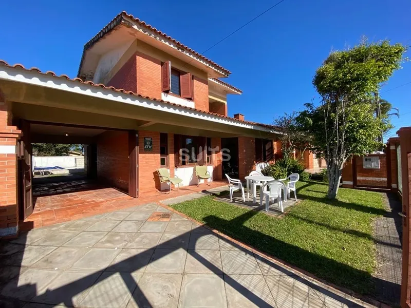 Ótimo sobrado à venda no centro de Xangri-Lá: 2ª foto da galeria de imagens do imóvel