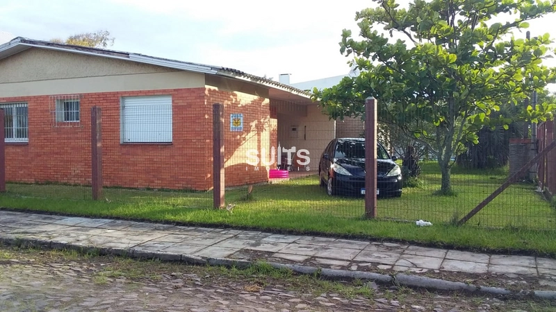 Casa em terreno de esquina no Centro de Xangri-Lá: 1ª foto da galeria de imagens do imóvel