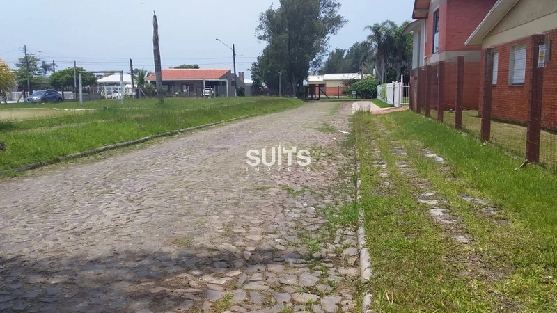 Casa em terreno de esquina no Centro de Xangri-Lá: 3ª foto da galeria de imagens do imóvel