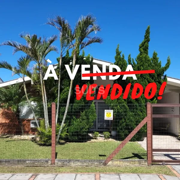 Excelente casa á 03 quadras do mar no centro de Xangri-Lá: 1ª foto da galeria de imagens do imóvel