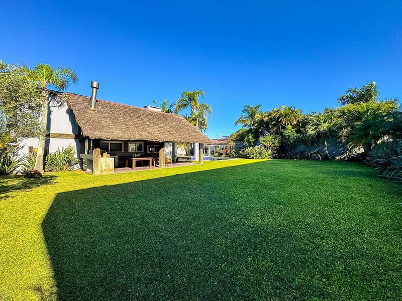 Casa com 03 terrenos em localização privilegiada em Atlântida : 11ª foto da galeria de imagens do imóvel