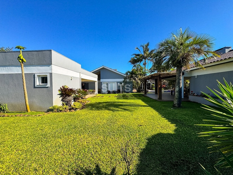 Casa com 03 terrenos em localização privilegiada em Atlântida : 4ª foto da galeria de imagens do imóvel