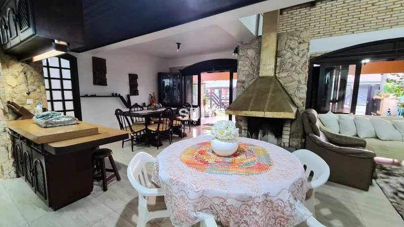 Ótimo sobrado próximo ao mar na praia do Arpoador em Xangri-Lá: 3ª foto da galeria de imagens do imóvel