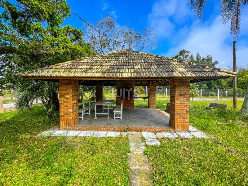 Casa de esquina com Amplo terreno na Praia de Atlântida: 4ª foto da galeria de imagens do imóvel