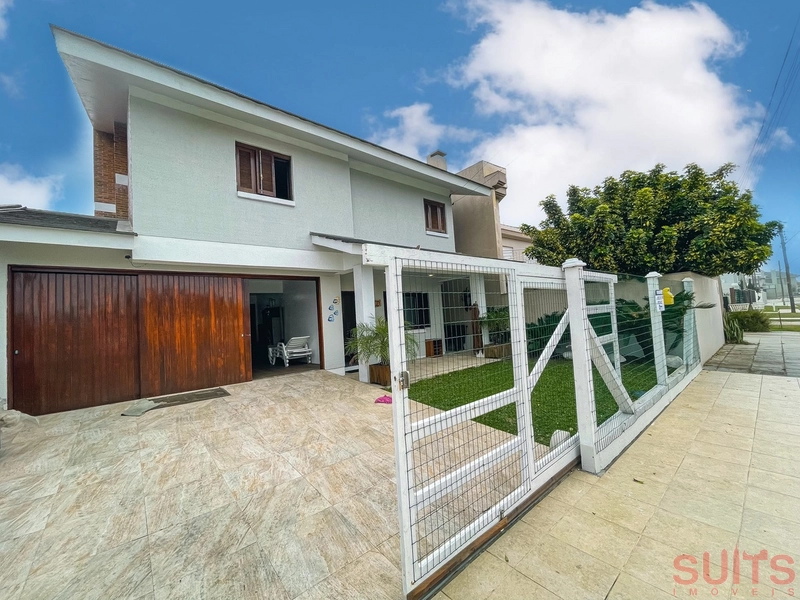 Excelente sobrado à poucos metros do mar na praia de Rainha do Mar: 2ª foto da galeria de imagens do imóvel