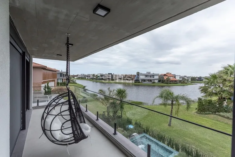 Magnífico sobrado com vista para o lago no condomínio Enseada: 24ª foto da galeria de imagens do imóvel