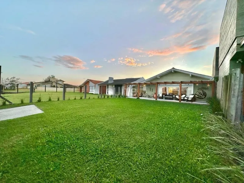 Excelente casa na beira mar no Centro de Xangri-Lá: 2ª foto da galeria de imagens do imóvel