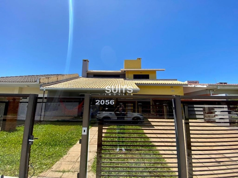 Excelente sobrado à 03 quadras do mar no Centro de Xangri-Lá: 1ª foto da galeria de imagens do imóvel