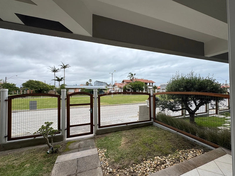Sobrado frente a área verde no Centro de Xangri-Lá: 4ª foto da galeria de imagens do imóvel