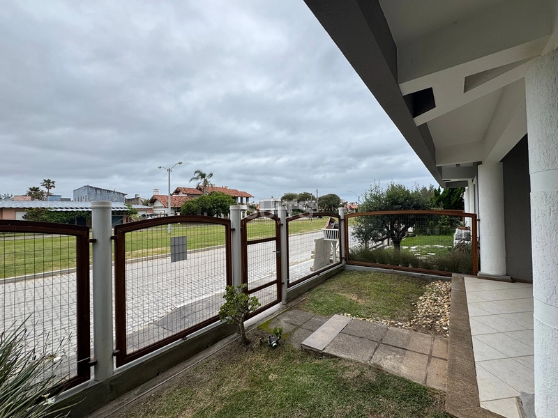 Sobrado frente a área verde no Centro de Xangri-Lá: 3ª foto da galeria de imagens do imóvel