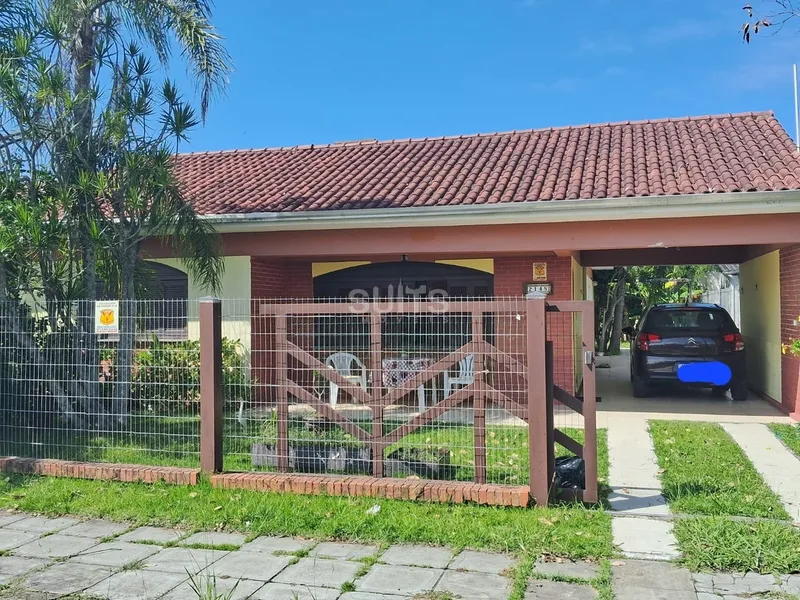 Excelente casa à venda no Centro de Xangri-lá: 1ª foto da galeria de imagens do imóvel