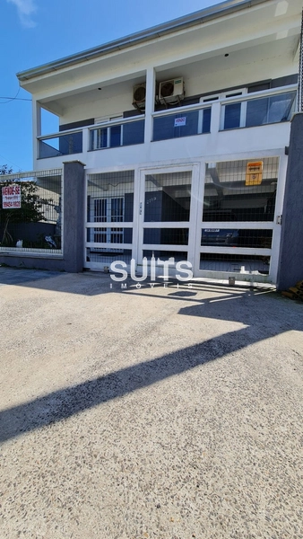 Lindo sobrado a venda no centro de Xangri-lá: 1ª foto da galeria de imagens do imóvel