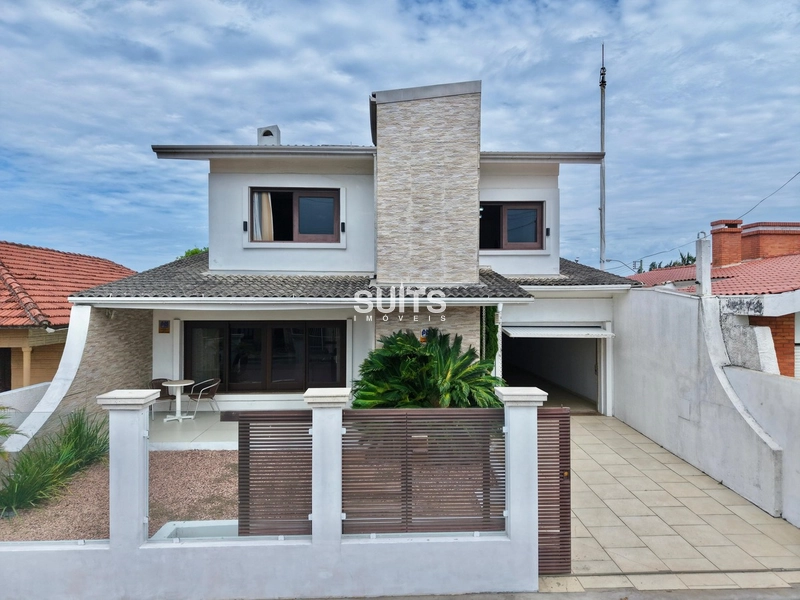 Excelente sobrado à venda na praia de Rainha do Mar em Xangri-lá: 1ª foto da galeria de imagens do imóvel