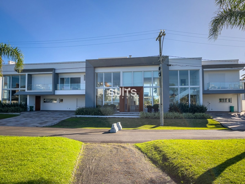 Mansão com 03 terrenos no condomínio Enseada: 1ª foto da galeria de imagens do imóvel