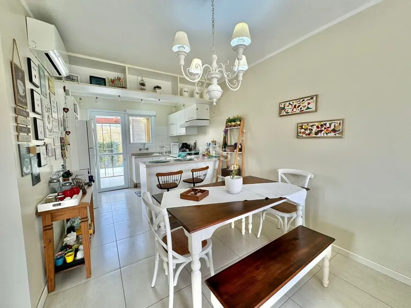 Excelente casa mobiliada e decorada à venda no condomínio Casa Hermosa: 6ª foto da galeria de imagens do imóvel