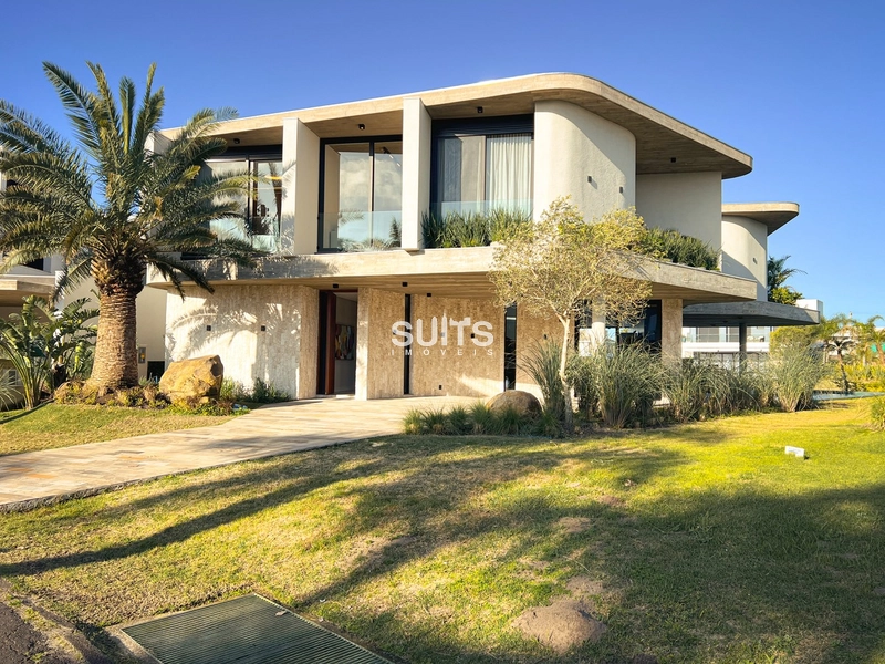 Incrível sobrado beira lago à venda no condomínio Enseada: 1ª foto da galeria de imagens do imóvel