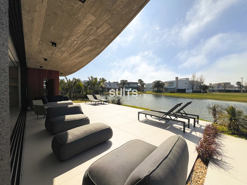 Incrível sobrado beira lago à venda no condomínio Enseada: 42ª foto da galeria de imagens do imóvel