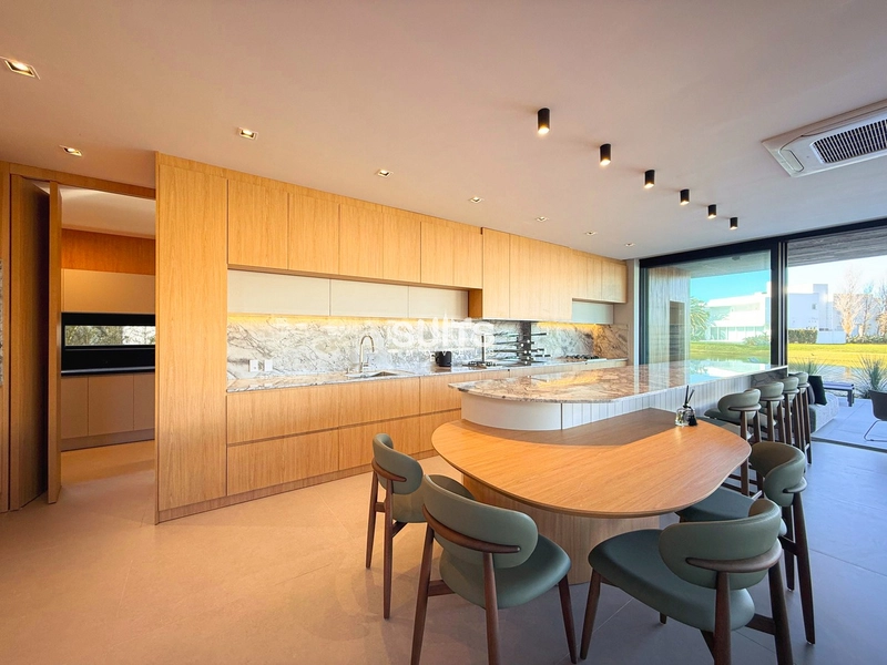 Incrível sobrado beira lago à venda no condomínio Enseada: 18ª foto da galeria de imagens do imóvel