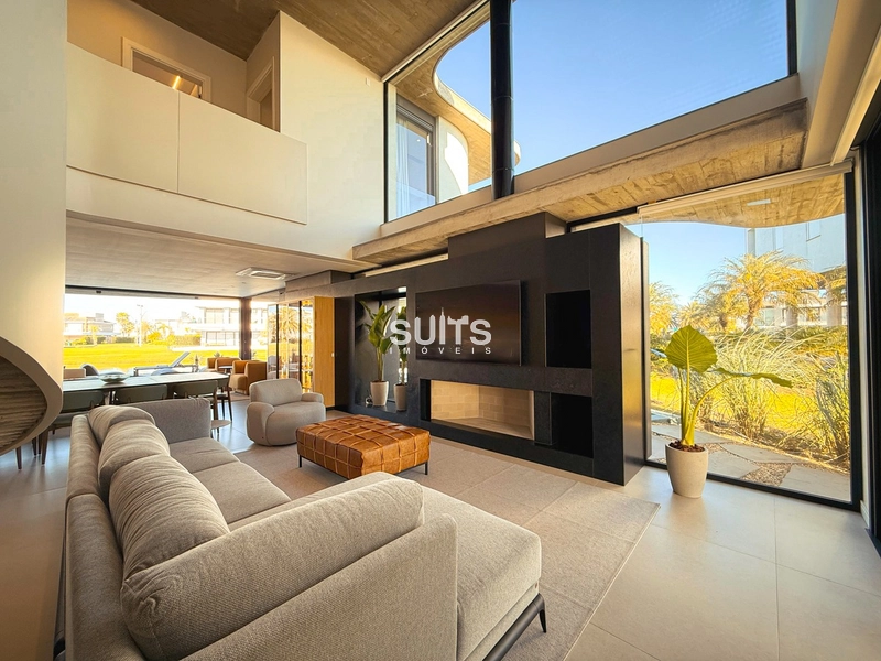 Incrível sobrado beira lago à venda no condomínio Enseada: 4ª foto da galeria de imagens do imóvel