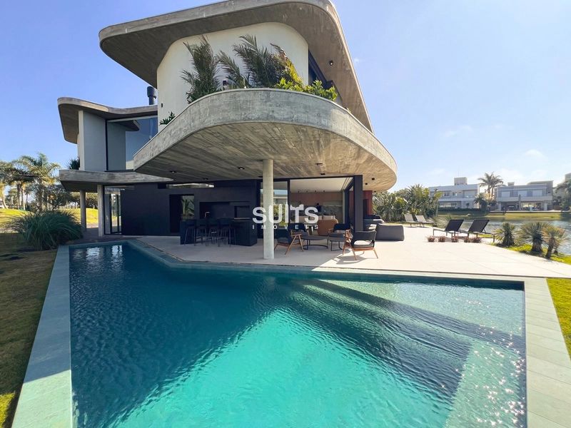 Incrível sobrado beira lago à venda no condomínio Enseada: 35ª foto da galeria de imagens do imóvel