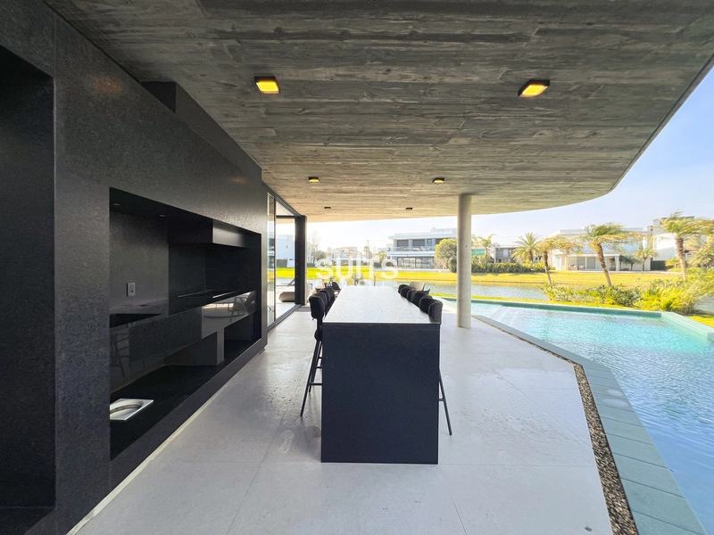 Incrível sobrado beira lago à venda no condomínio Enseada: 28ª foto da galeria de imagens do imóvel