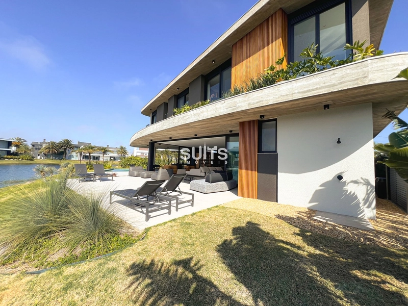 Incrível sobrado beira lago à venda no condomínio Enseada: 39ª foto da galeria de imagens do imóvel